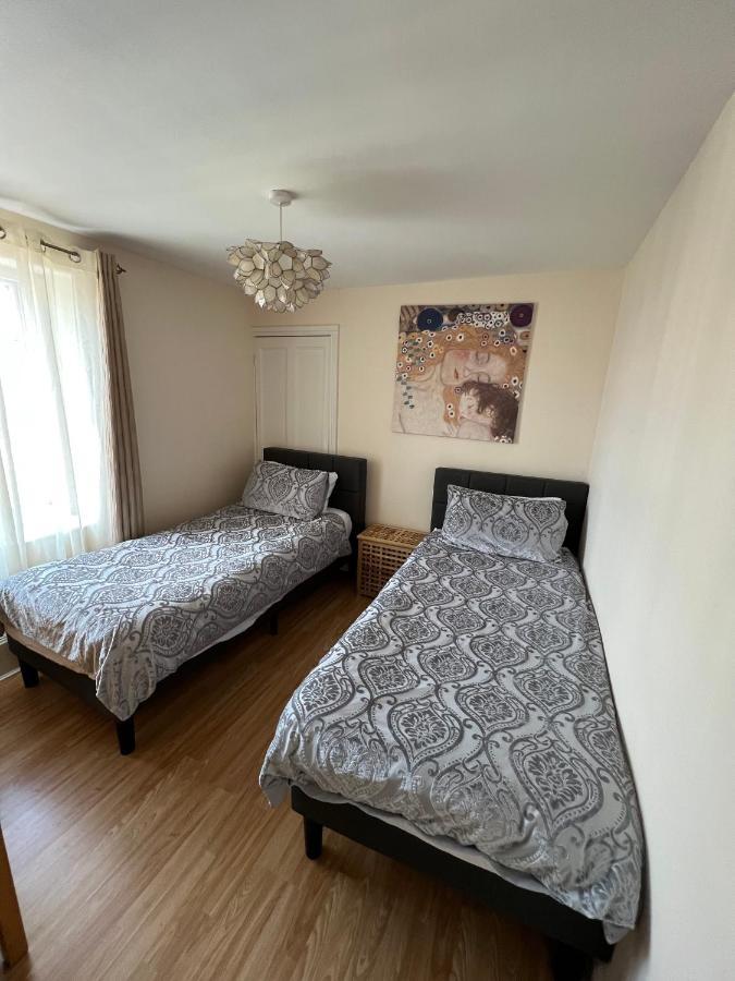 Stay In Yeovil Town Centre, Large 2 Bd Apt With Parking, Sleeps 4 Exterior photo