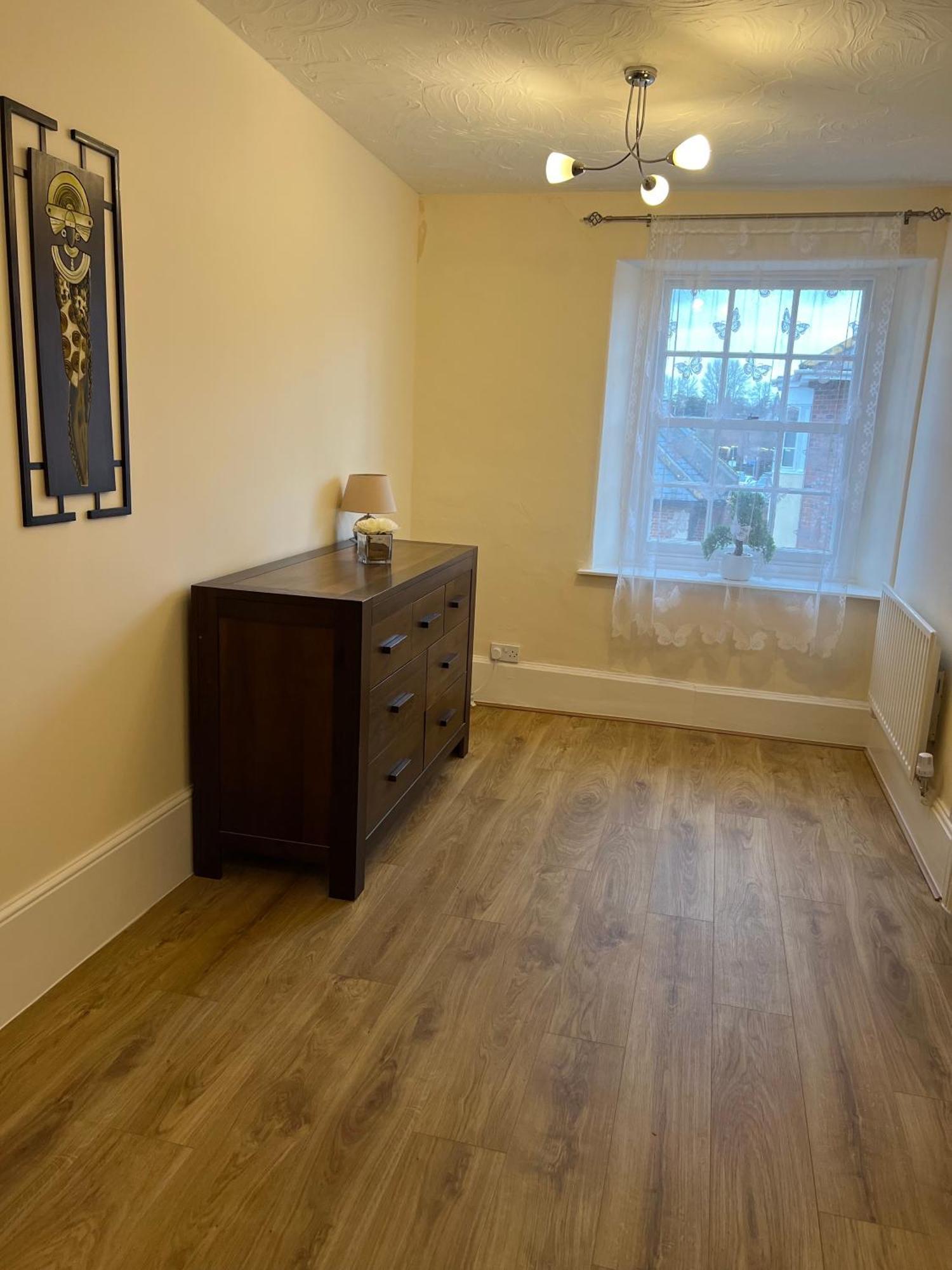 Stay In Yeovil Town Centre, Large 2 Bd Apt With Parking, Sleeps 4 Exterior photo